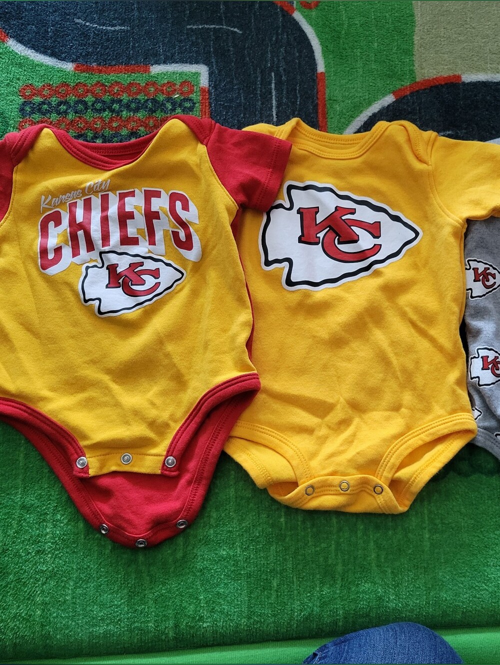 3 Pack Of Kansas City Chiefs Baby Bodysuit Set - 0-3 Month & 3-6 Months